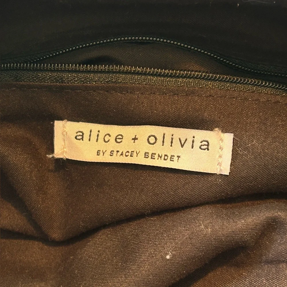 Alice + Olivia Daisy Print Overnighter Duffle Bag excellent condition - Picture 4 of 7